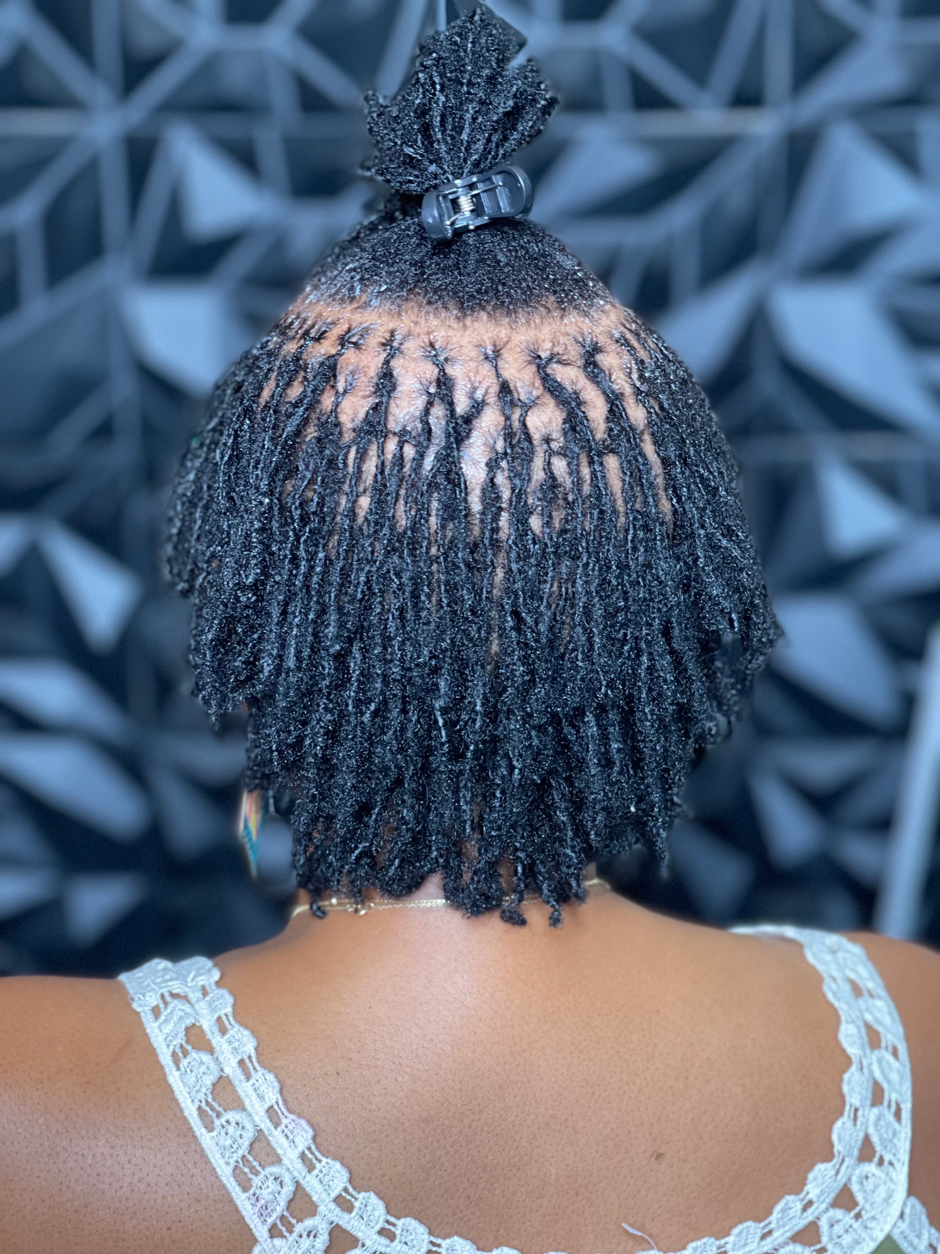 Micro Locs Retie — precise, neat maintenance to refresh your locs, restore their shape, and keep your style clean and beautiful.